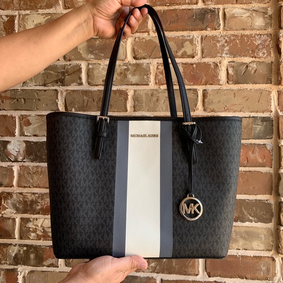 Michael Kors Accessories - FINAL PRICE. NEW Michael Kors MD Caryall ToteBag